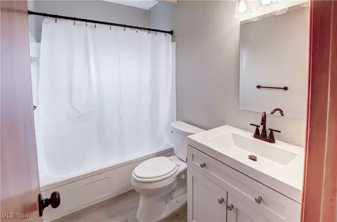 15501 Greendale Rd, Maple Heights, OH 44137 photo 8