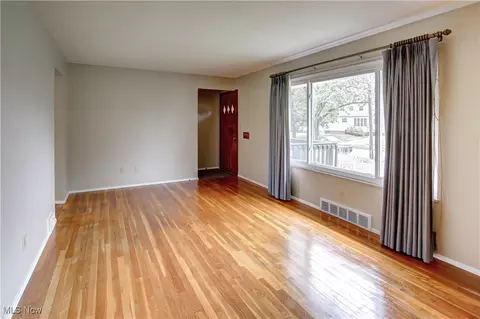 15501 Greendale Rd, Maple Heights, OH 44137 photo 7