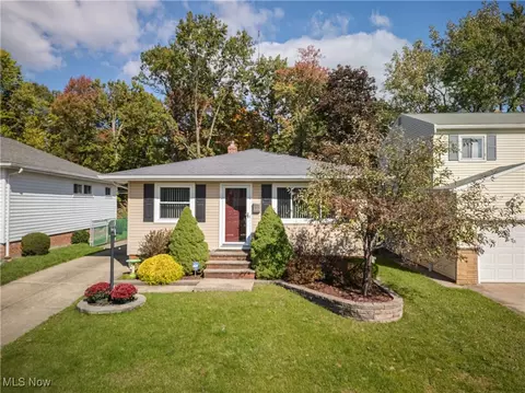 2430 Park Dr, Parma, OH 44134
