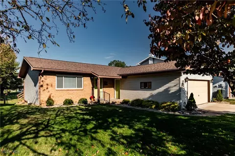 4305 Sandalwood Pl, Vienna, WV 26105