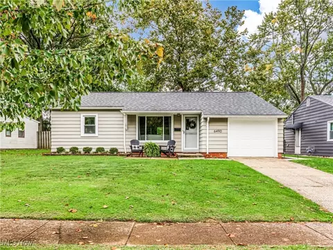 6490 Aylesworth Dr, Parma Heights, OH 44130