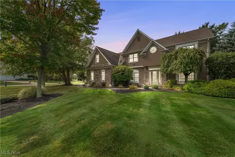 6700 Ayleshire Dr, Solon, OH 44139