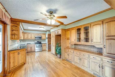 Kitchen - 1038 Killinger Rd, Clinton, OH 44216 photo 2 of 5