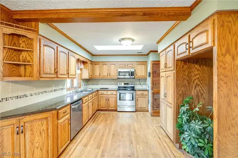 Kitchen - 1038 Killinger Rd, Clinton, OH 44216 photo 5 of 5