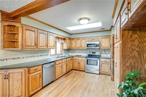 Kitchen - 1038 Killinger Rd, Clinton, OH 44216 photo 4 of 5