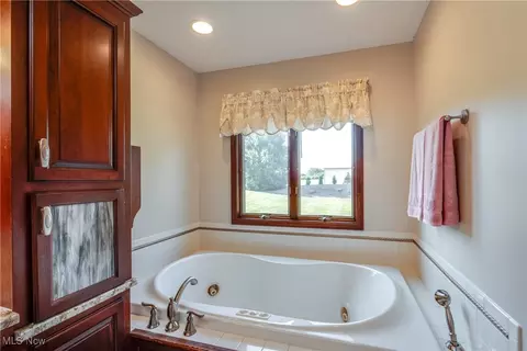 Bath - 1038 Killinger Rd, Clinton, OH 44216 photo 3 of 6