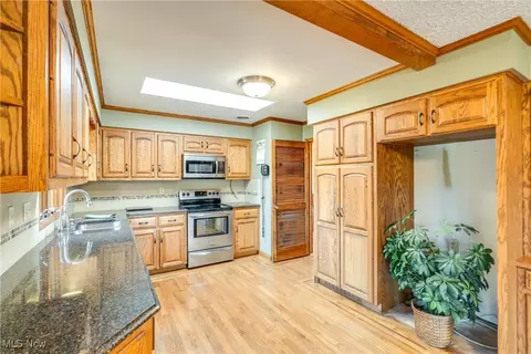 Kitchen - 1038 Killinger Rd, Clinton, OH 44216 photo 3 of 5
