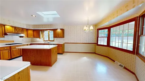 30102 Rickey Ln, Wickliffe, OH 44092 photo 6