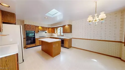 30102 Rickey Ln, Wickliffe, OH 44092 photo 5