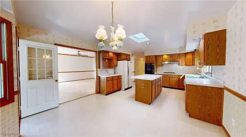 30102 Rickey Ln, Wickliffe, OH 44092 photo 4