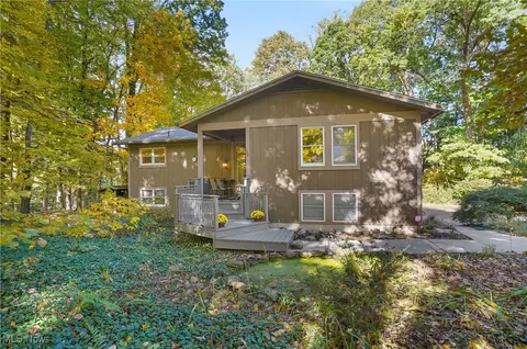 2940 Cedar Hill Rd, Cuyahoga Falls, OH 44223