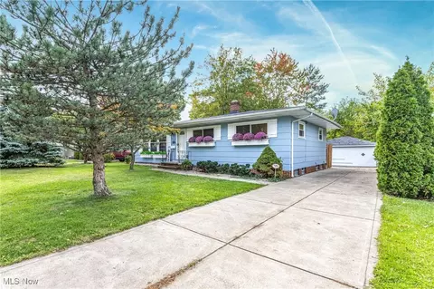6278 Springwood Rd, Parma Heights, OH 44130