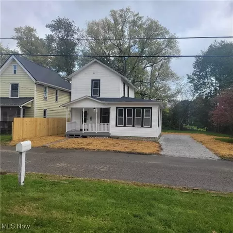 832 11th St SE, Massillon, OH 44646