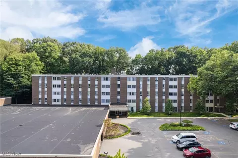 3068 Kent Rd #408C, Stow, OH 44224