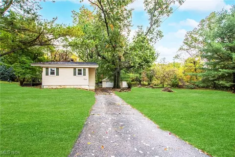 12303 Sunset Dr, Garfield Heights, OH 44125
