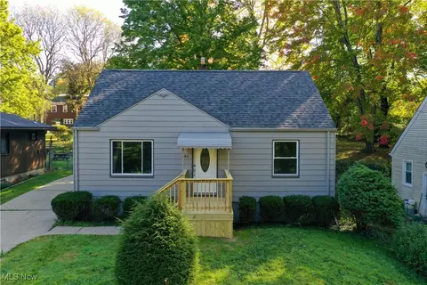 461 Glacier Heights Rd, Youngstown, OH 44509