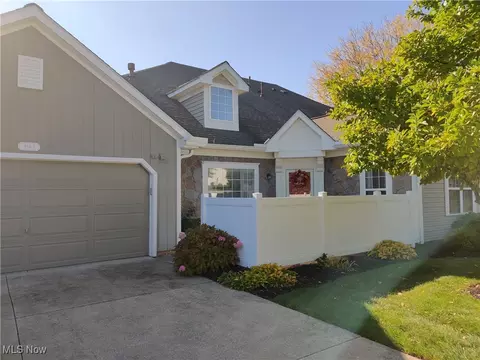 8183 Cyrus Ln, Sagamore Hills, OH 44067