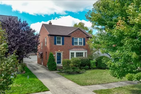 2536 Traymore Rd, University Heights, OH 44118