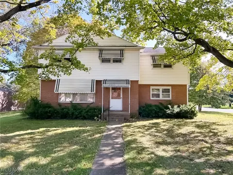 4610 Brookhaven Cir NE, Canton, OH 44705