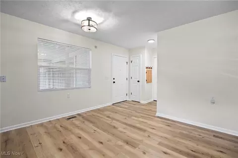 4341 Laurel Rd, Lorain, OH 44055 photo 5