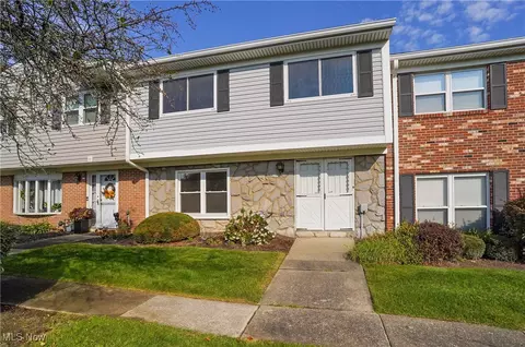 2088 Carlile Dr, Uniontown, OH 44685