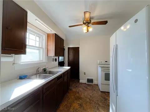 1015 E 4th St, Salem, OH 44460 photo 9