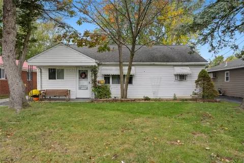 382 Gayle Dr, Sheffield, OH 44054