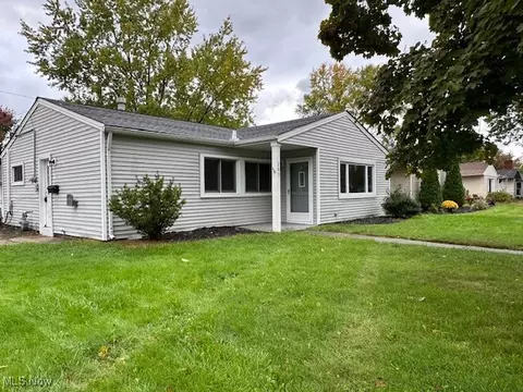 285 Rowan Dr, Berea, OH 44017