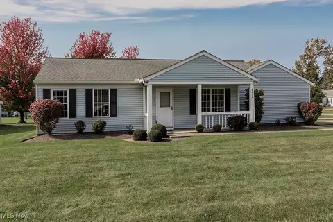 6812 Farmingdale Ln, Mentor, OH 44060