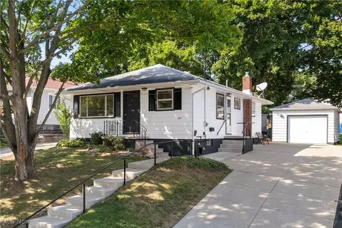 397 E Cassell Ave, Barberton, OH 44203