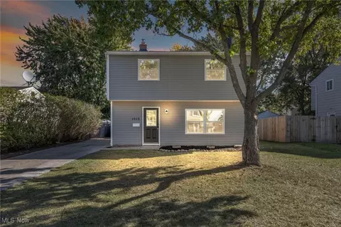 1015 E 347th St, Eastlake, OH 44095