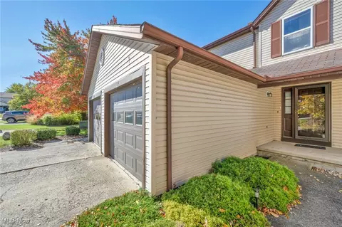 584 Topaz Ln, Brunswick, OH 44212