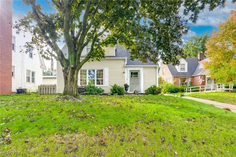 1126 Colonial Blvd NE, Canton, OH 44714
