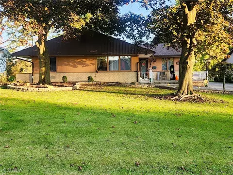 1835 N Carnegie Ave, Niles, OH 44446