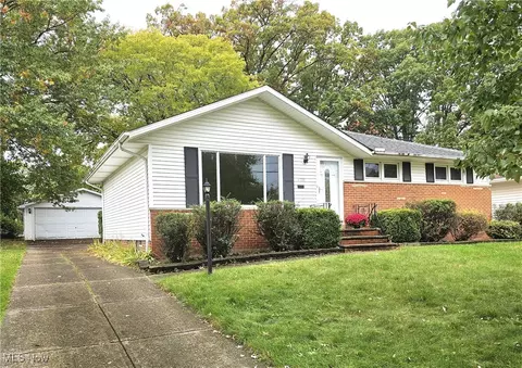 6288 Mariana Dr, Parma Heights, OH 44130