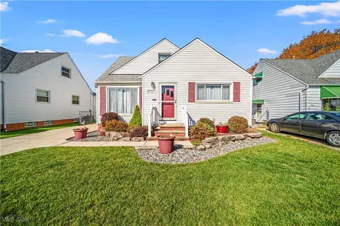 29109 Homewood Dr, Wickliffe, OH 44092