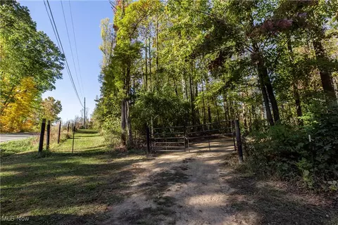 Orchard View Drive Se, East Canton, OH 44730