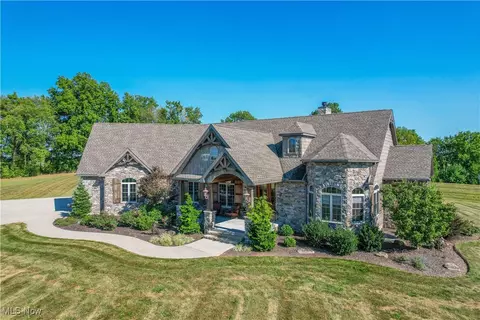 9516 Lisbon St E, East Canton, OH 44730