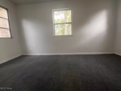 940 Donmar Ln, Youngstown, OH 44511 photo 8