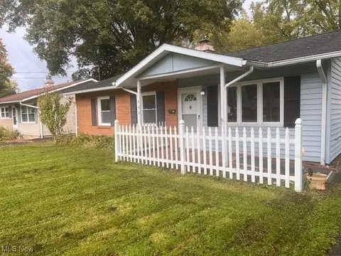 940 Donmar Ln, Youngstown, OH 44511