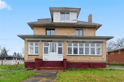 2515 E Midlothian Blvd, Struthers, OH 44471