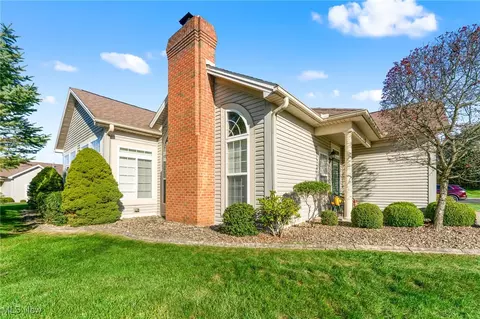 5645 Clingan Rd #15A, Struthers, OH 44471