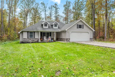 617 Oriole Dr, Roaming Shores, OH 44084