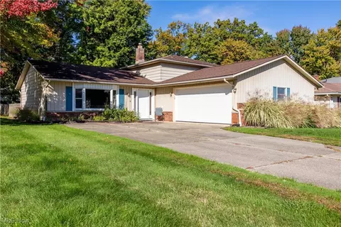 10142 Peachtree Dr, Strongsville, OH 44149