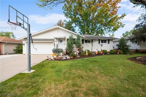 5900 Sequoia Dr, Parma, OH 44134