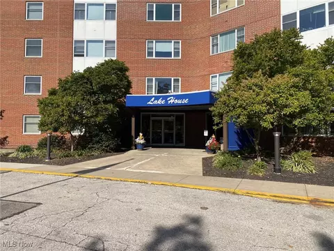11850 Edgewater Dr #518, Lakewood, OH 44107