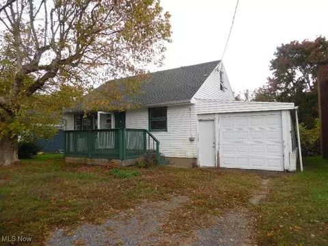807 40th St, Vienna, WV 26105
