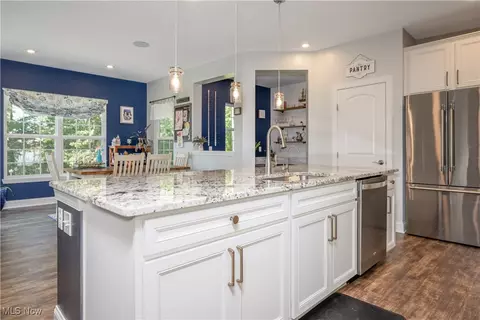 Kitchen - 715 Nancy Dr, Aurora, OH 44202 photo 2 of 4