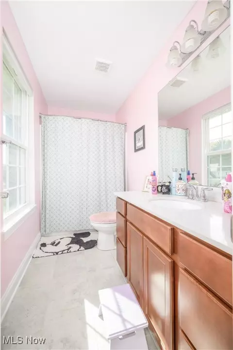 Bath - 715 Nancy Dr, Aurora, OH 44202 photo 4 of 4