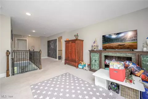 Entry Way - 715 Nancy Dr, Aurora, OH 44202 photo 1 of 4